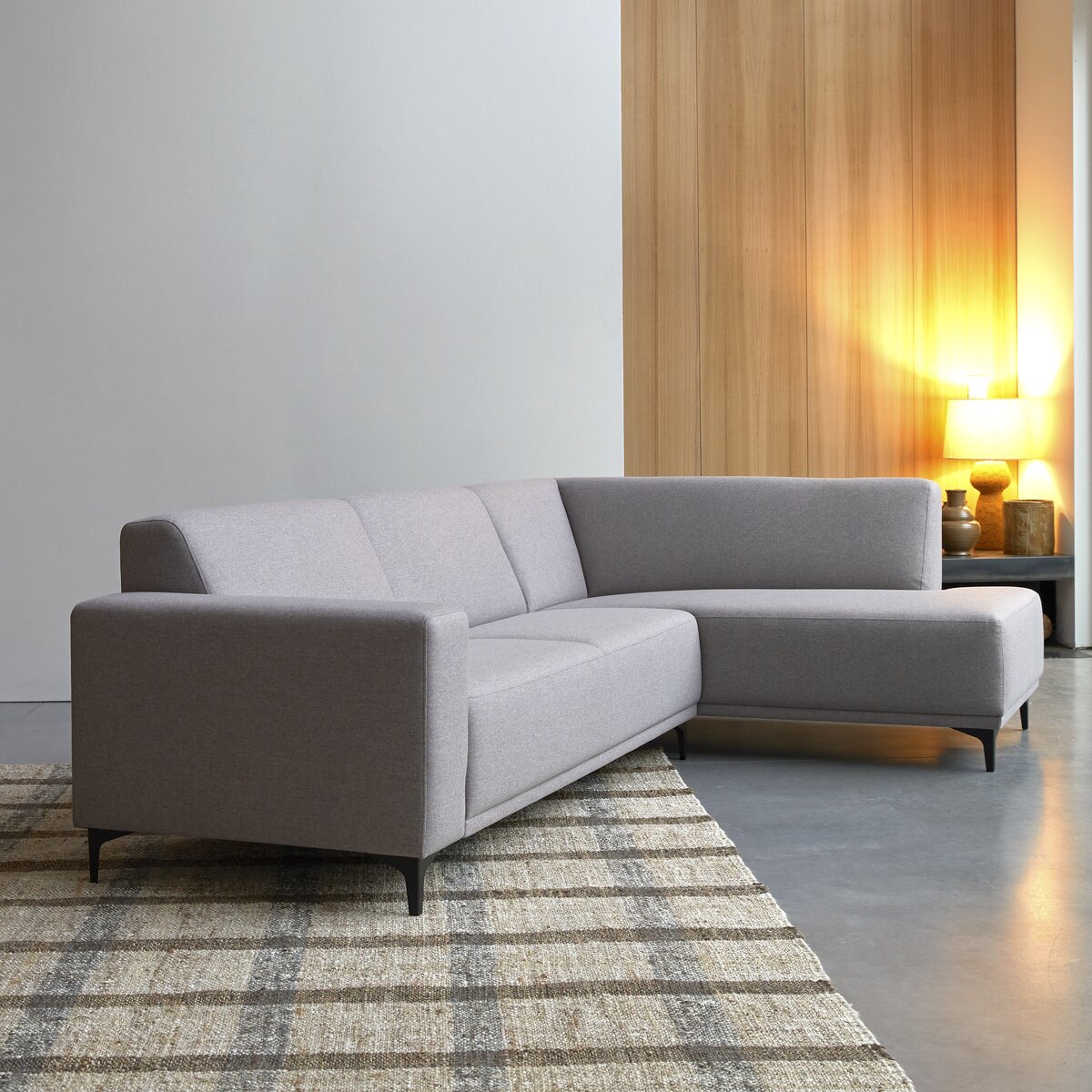 Lars - Ecksofa mit Eckelement rechts und grauem Stoffbezug 295 × 185 cm Lars - Ecksofa mit Eckelement rechts und grauem Stoffbezug 295 × 185 cm