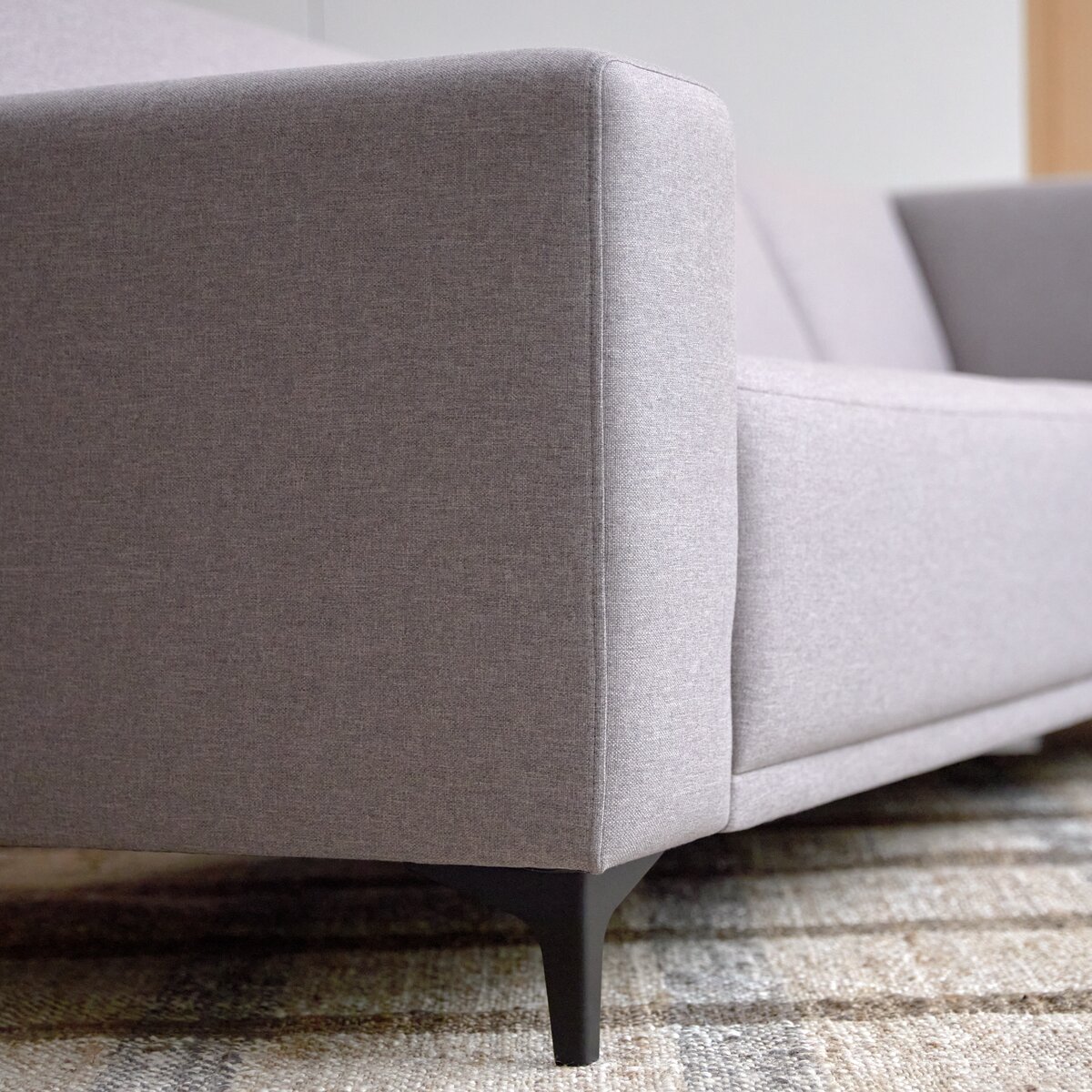 Lars - Ecksofa mit Eckelement rechts und grauem Stoffbezug 295 × 185 cm Lars - Ecksofa mit Eckelement rechts und grauem Stoffbezug 295 × 185 cm