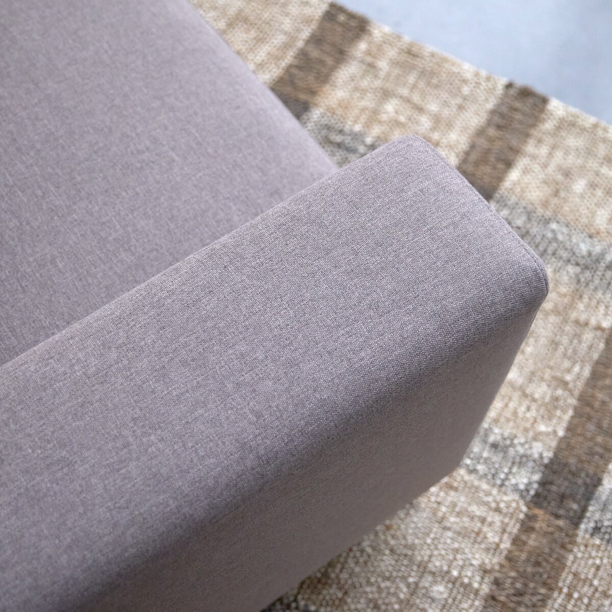 Lars - Ecksofa mit Eckelement rechts und grauem Stoffbezug 295 × 185 cm Lars - Ecksofa mit Eckelement rechts und grauem Stoffbezug 295 × 185 cm