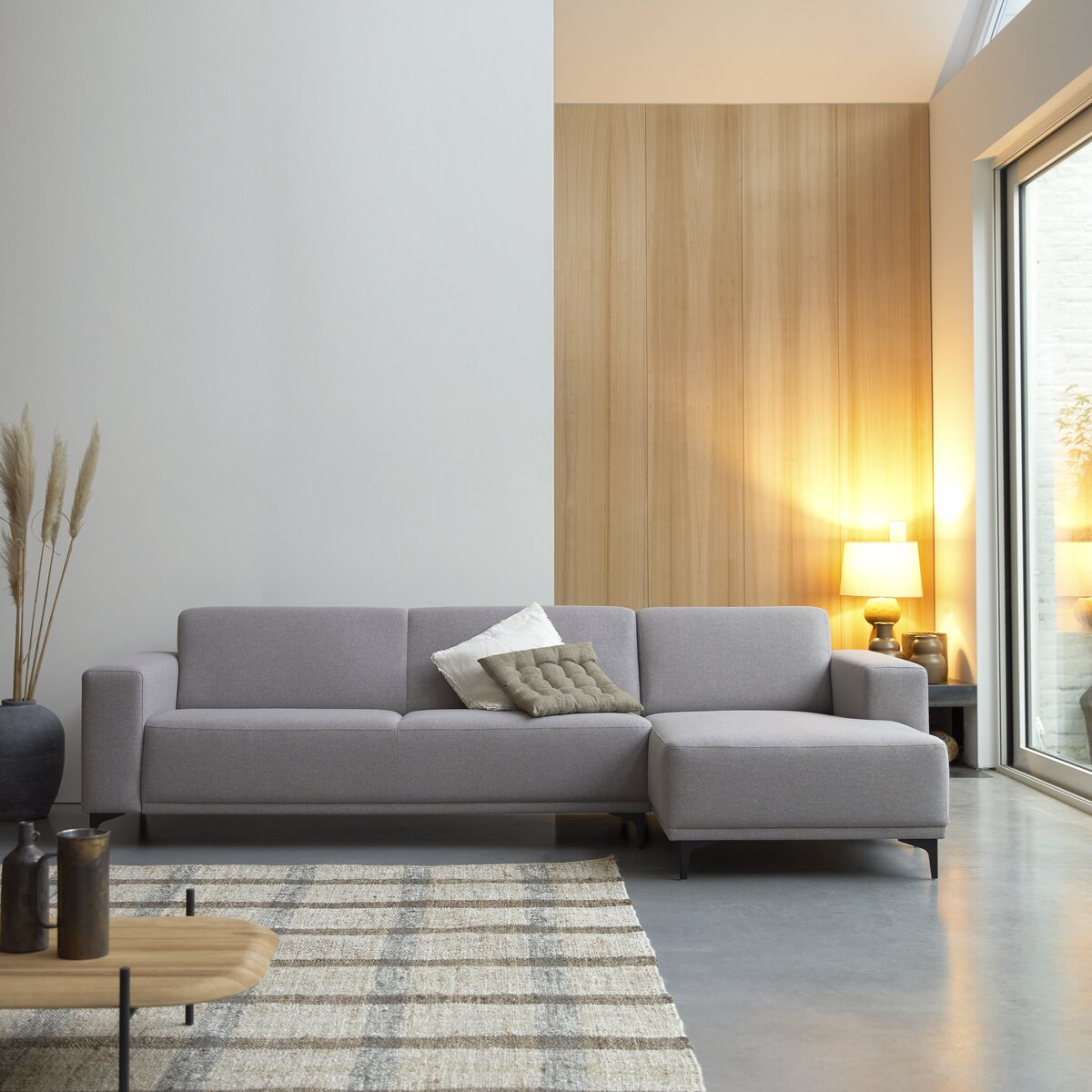 Lars - Ecksofa mit Eckelement rechts und grauem Stoffbezug 300 × 150 cm Lars - Ecksofa mit Eckelement rechts und grauem Stoffbezug 300 × 150 cm
