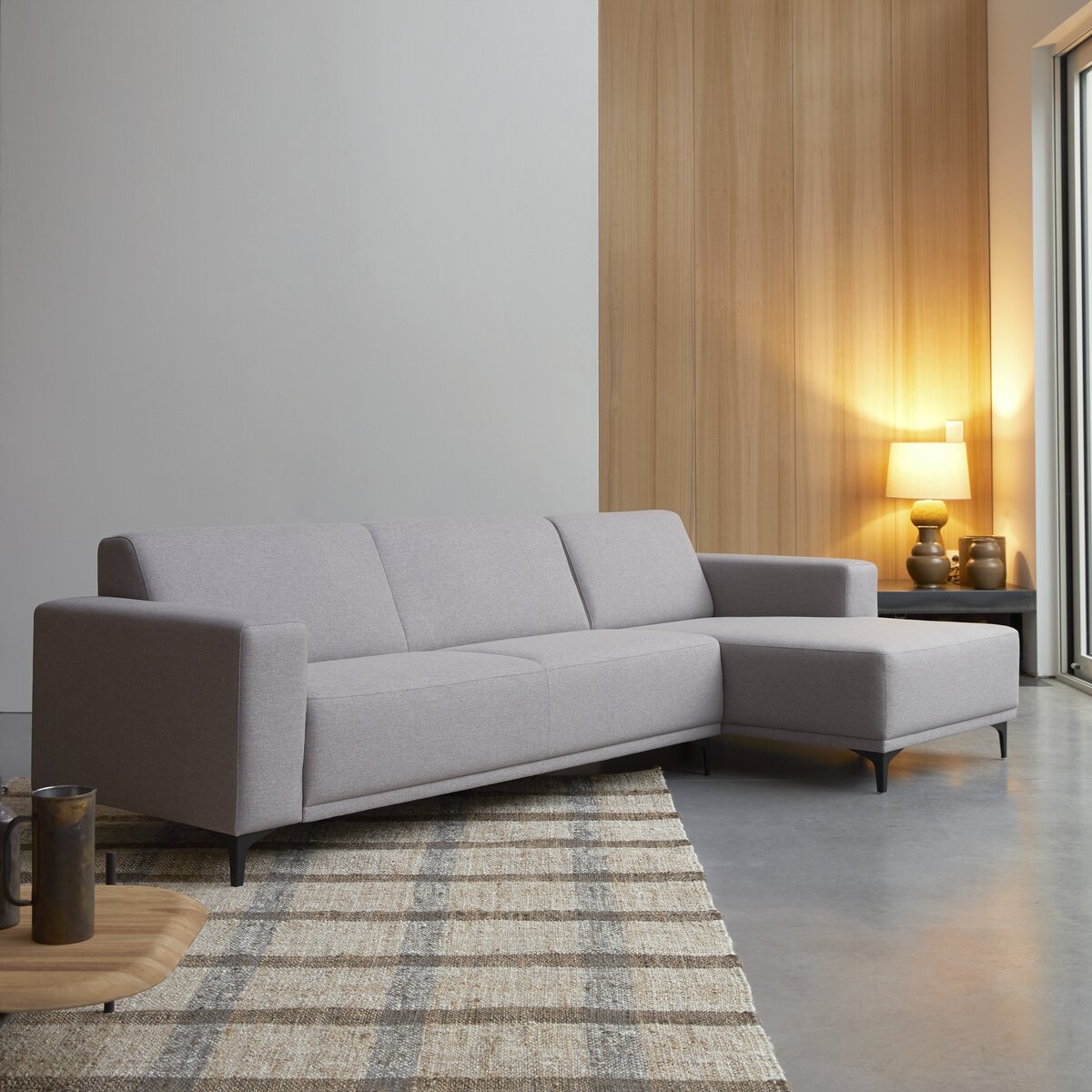 Lars - Ecksofa mit Eckelement rechts und grauem Stoffbezug 300 × 150 cm Lars - Ecksofa mit Eckelement rechts und grauem Stoffbezug 300 × 150 cm