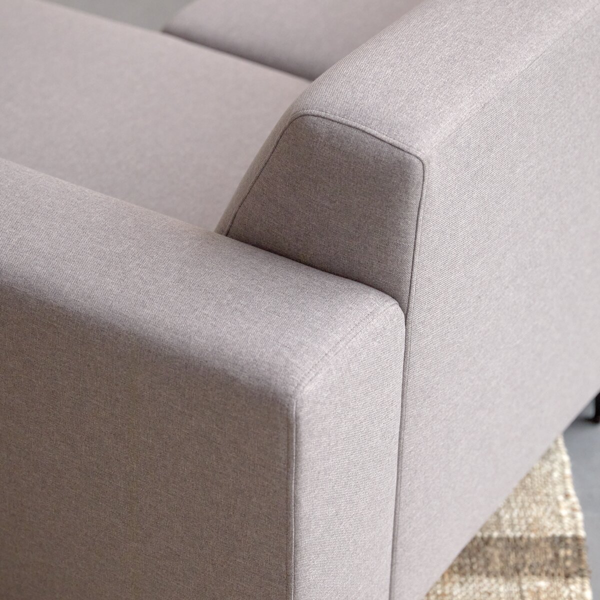 Lars - Ecksofa mit Eckelement rechts und grauem Stoffbezug 300 × 150 cm Lars - Ecksofa mit Eckelement rechts und grauem Stoffbezug 300 × 150 cm