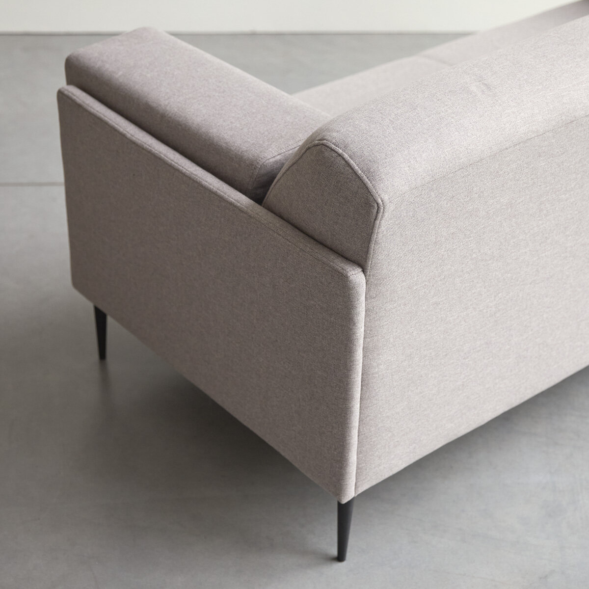 Finn - 3-Sitzer-Sofa mit grauem Stoffbezug Finn - 3-Sitzer-Sofa mit grauem Stoffbezug