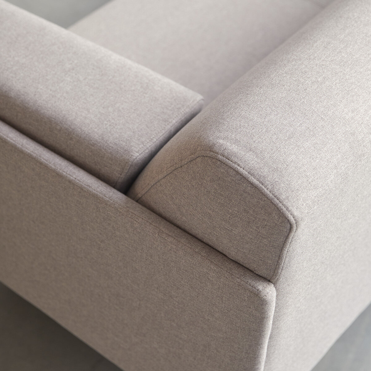 Finn - Ecksofa mit Eckelement links und grauem Stoffbezug 270 x 180 cm Finn - Ecksofa mit Eckelement links und grauem Stoffbezug 270 x 180 cm