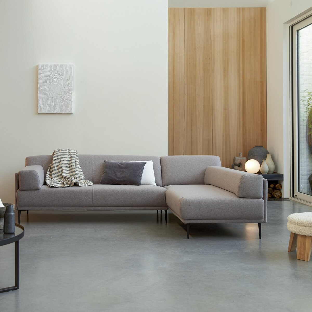Finn - Ecksofa mit Eckelement rechts und grauem Stoffbezug 270 × 180 cm Finn - Ecksofa mit Eckelement rechts und grauem Stoffbezug 270 × 180 cm