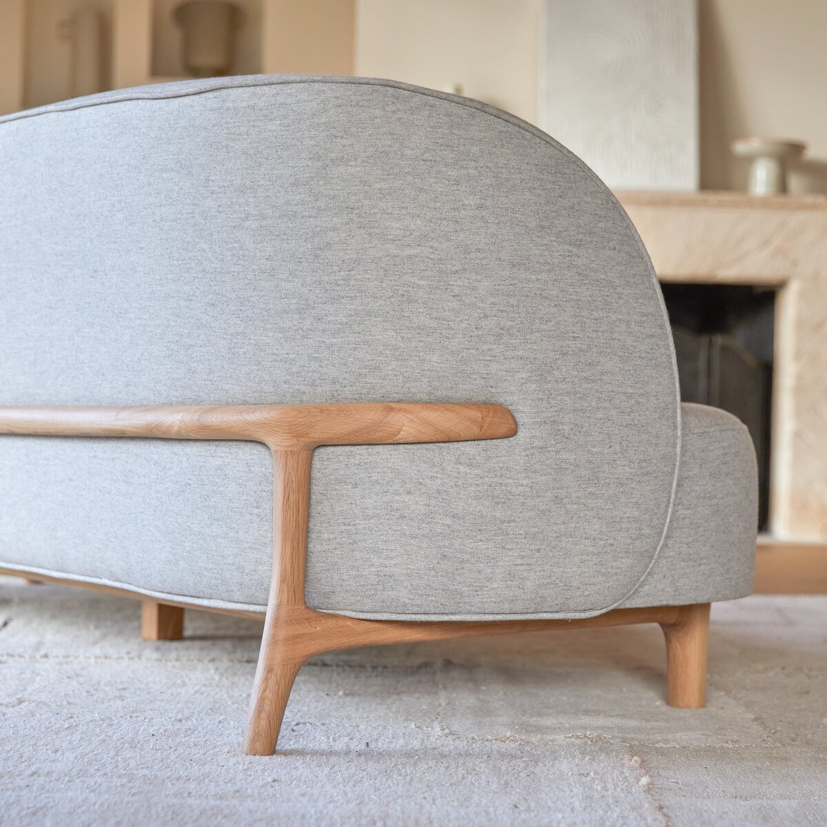 Hoya - 3-Sitzer-Sofa mit massivem Eichenholzgestell und grauem Stoffbezug Hoya - 3-Sitzer-Sofa mit massivem Eichenholzgestell und grauem Stoffbezug