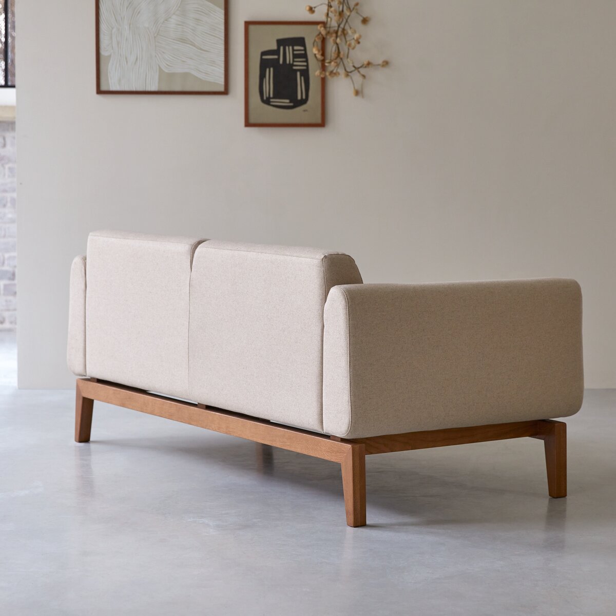 Bjorn - 2-Sitzer-Sofa mit massivem Eichenholzgestell und ecrufarbenem Stoffbezug Bjorn - 2-Sitzer-Sofa mit massivem Eichenholzgestell und ecrufarbenem Stoffbezug