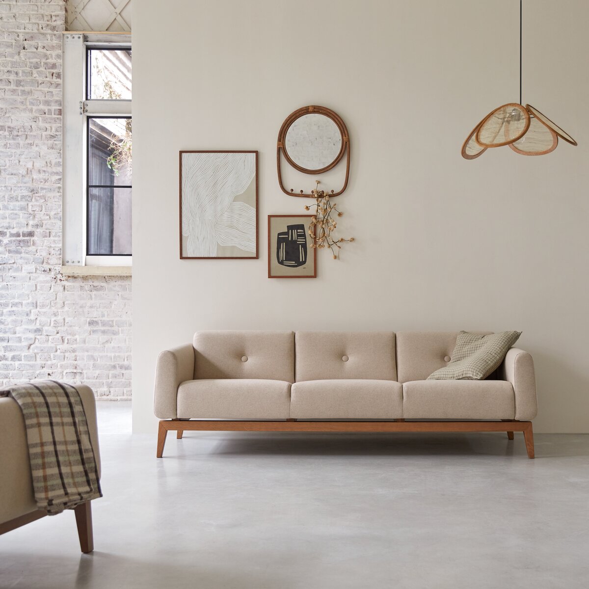 Bjorn - 3-Sitzer-Sofa mit massivem Eichenholzgestell und ecrufarbenem Stoffbezug Bjorn - 3-Sitzer-Sofa mit massivem Eichenholzgestell und ecrufarbenem Stoffbezug