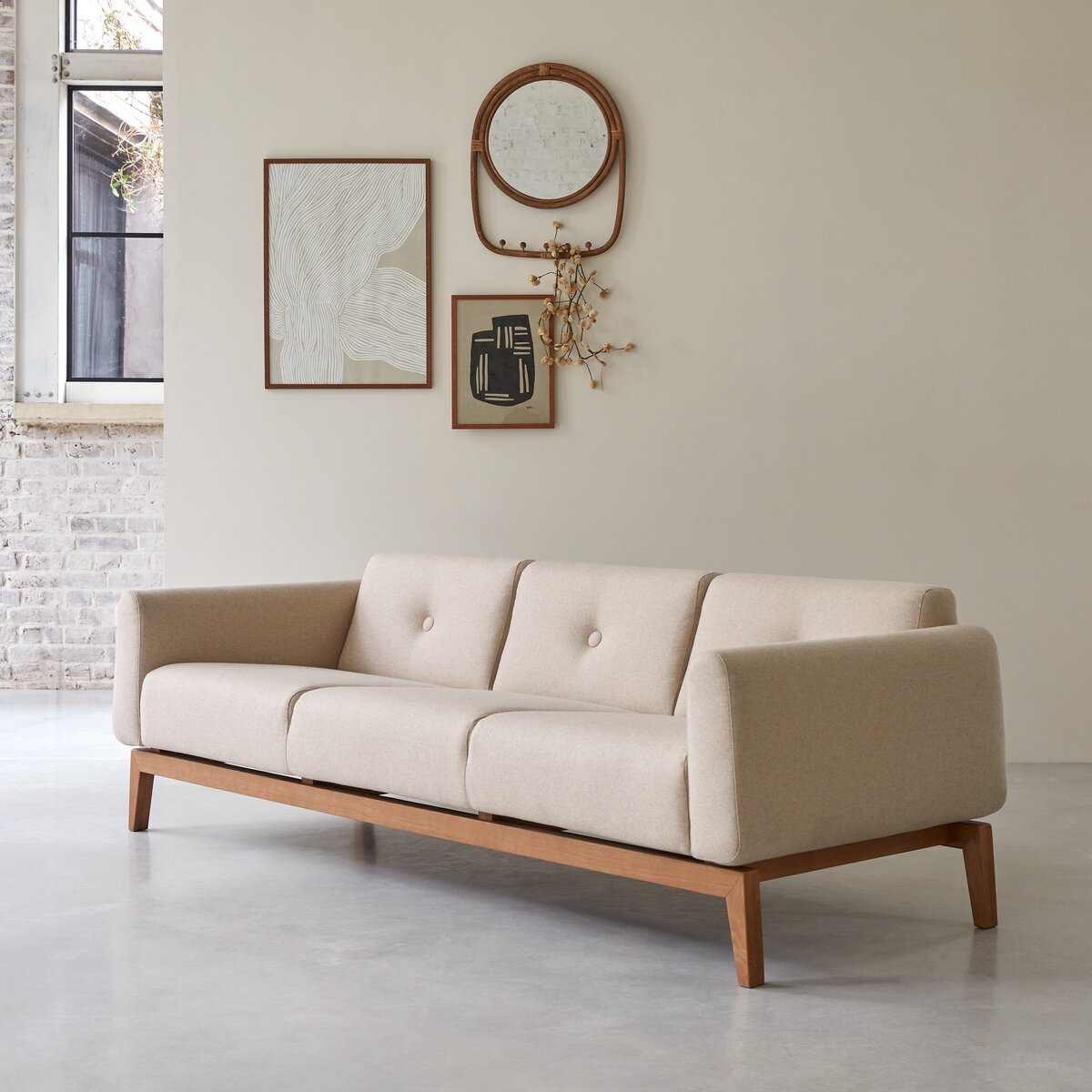 Bjorn - 3-Sitzer-Sofa mit massivem Eichenholzgestell und ecrufarbenem Stoffbezug Bjorn - 3-Sitzer-Sofa mit massivem Eichenholzgestell und ecrufarbenem Stoffbezug