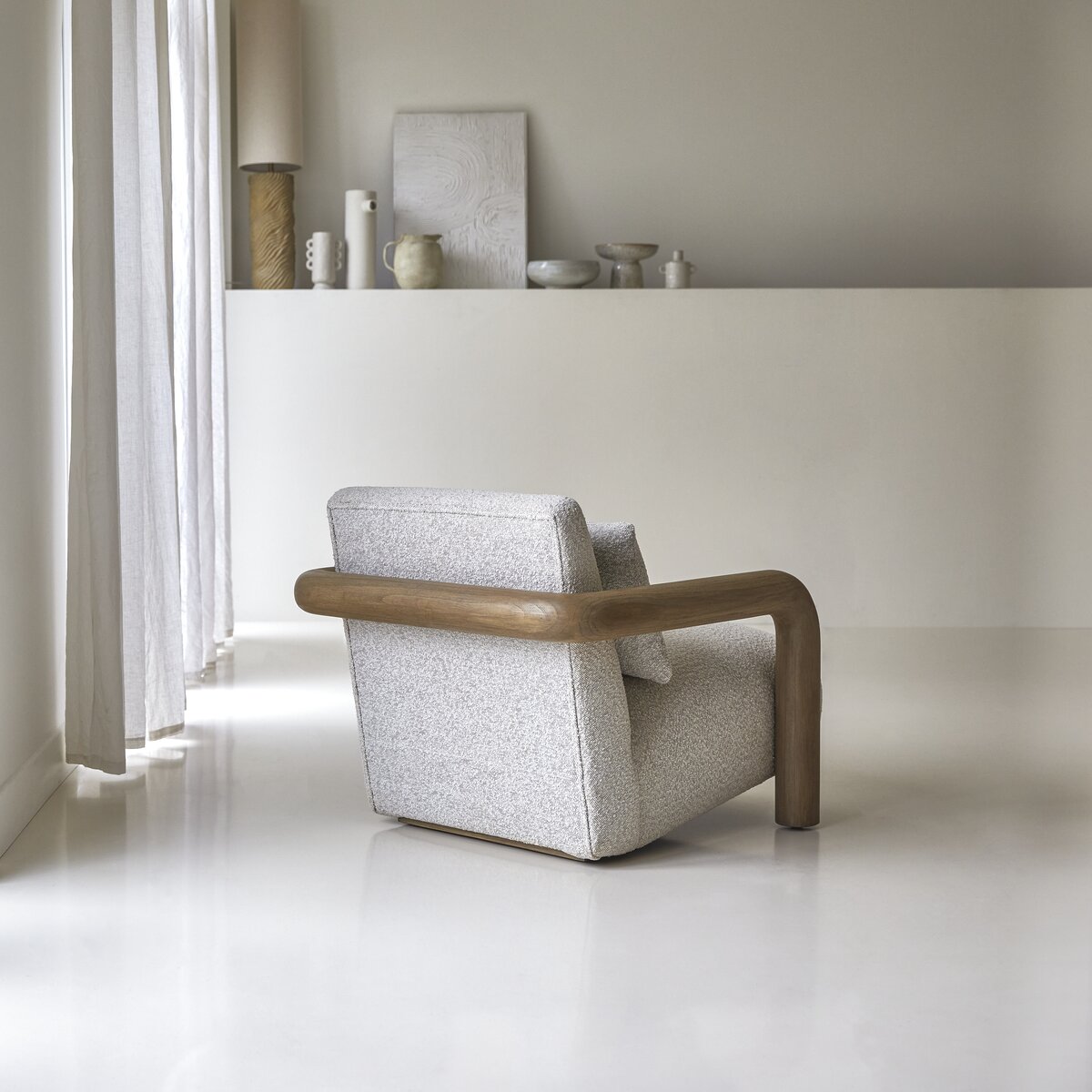 Nina - Fauteuil bas en mindi massif et tissu écru Nina - Fauteuil bas en mindi massif et tissu écru