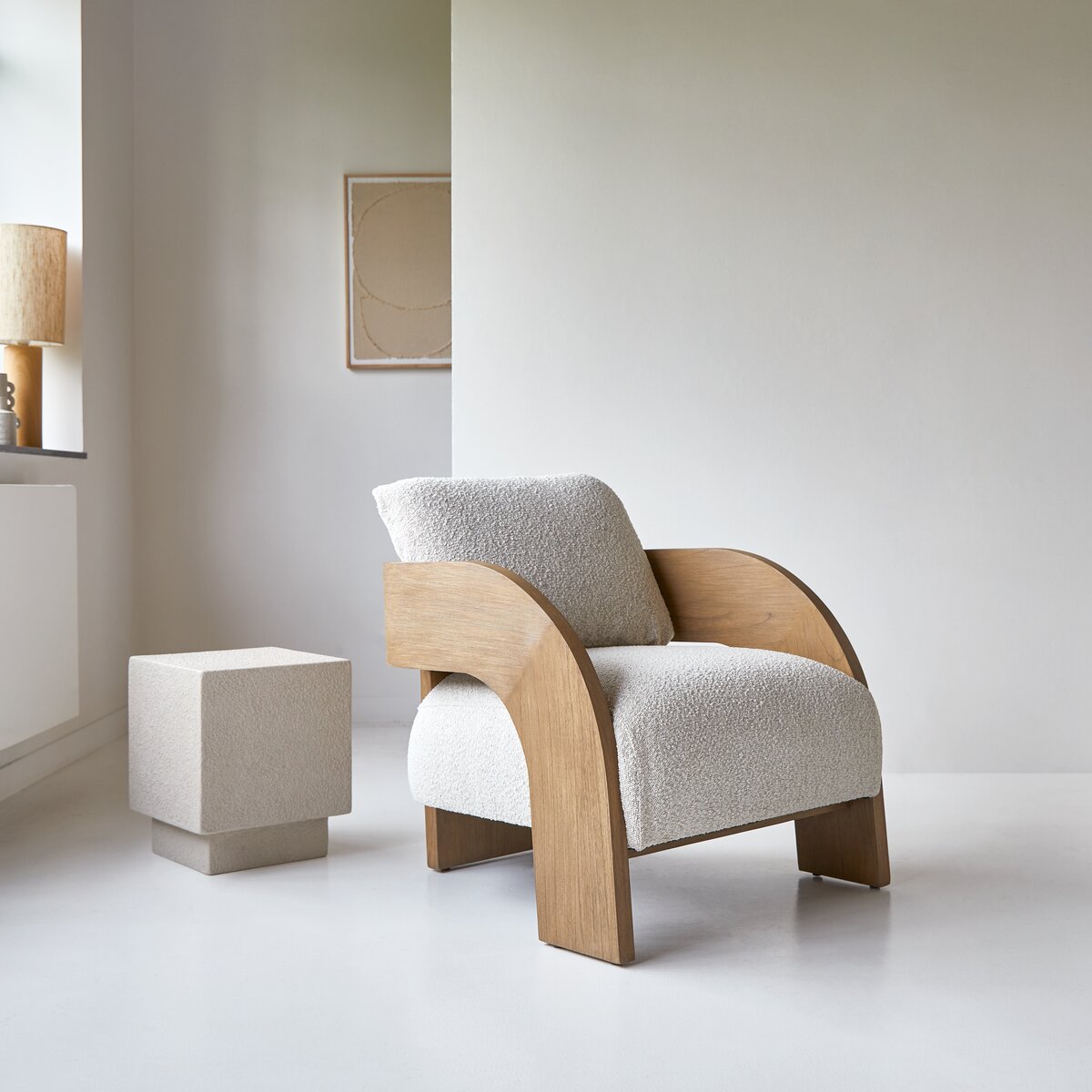 Boti - Sessel aus massivem Mindiholz und ecrufarbenem Stoff