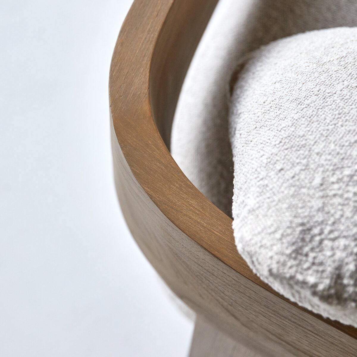 Boti - Fauteuil en mindi massif et tissu écru Boti - Fauteuil en mindi massif et tissu écru