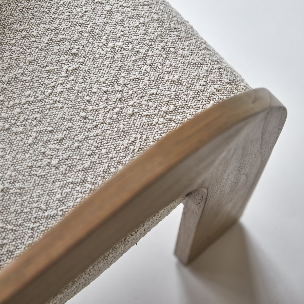 Boti - Chaise en mindi massif et tissu écru Boti - Chaise en mindi massif et tissu écru