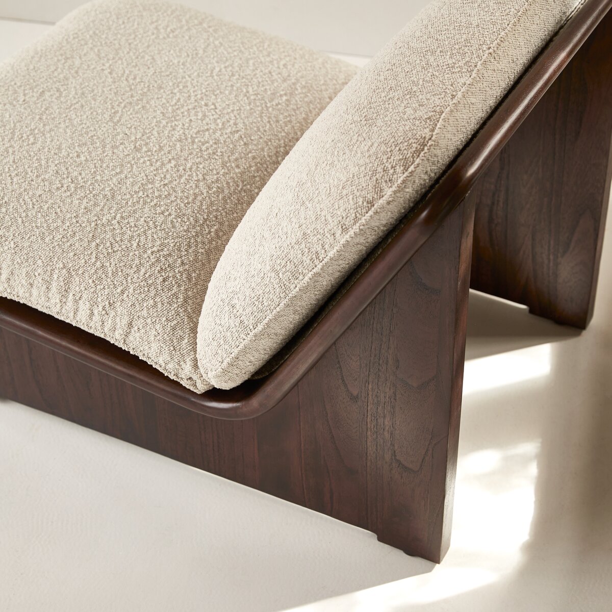 Folk - Fauteuil en mindi massif et tissu écru Folk - Fauteuil en mindi massif et tissu écru