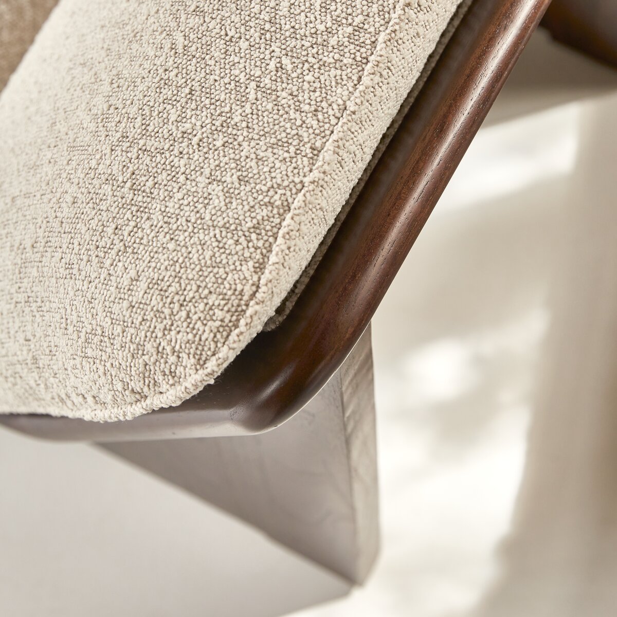 Folk - Fauteuil en mindi massif et tissu écru Folk - Fauteuil en mindi massif et tissu écru