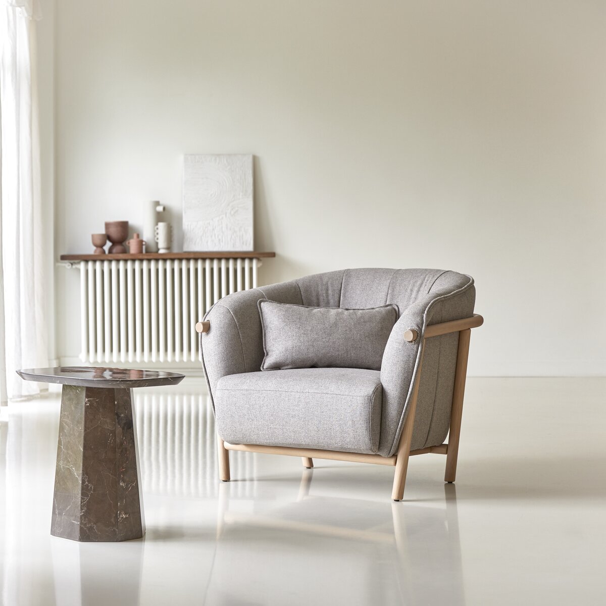 Yas - Fauteuil en chêne massif et tissu gris Yas - Fauteuil en chêne massif et tissu gris