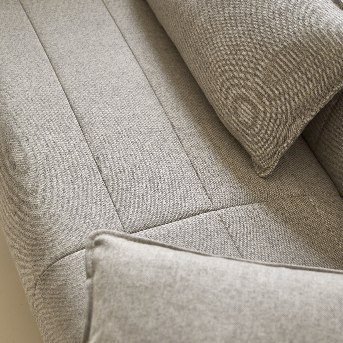 Yas - 2-Sitzer-Sofa mit massivem Eichenholzgestell und grauem Stoffbezug Yas - 2-Sitzer-Sofa mit massivem Eichenholzgestell und grauem Stoffbezug