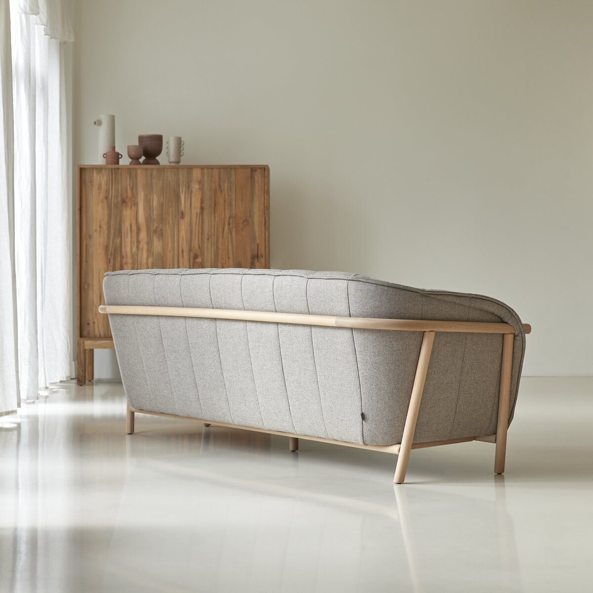 Yas - 3-Sitzer-Sofa mit massivem Eichenholzgestell und grauem Stoffbezug Yas - 3-Sitzer-Sofa mit massivem Eichenholzgestell und grauem Stoffbezug