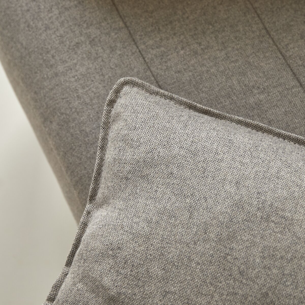 Yas - 3-Sitzer-Sofa mit massivem Eichenholzgestell und grauem Stoffbezug Yas - 3-Sitzer-Sofa mit massivem Eichenholzgestell und grauem Stoffbezug