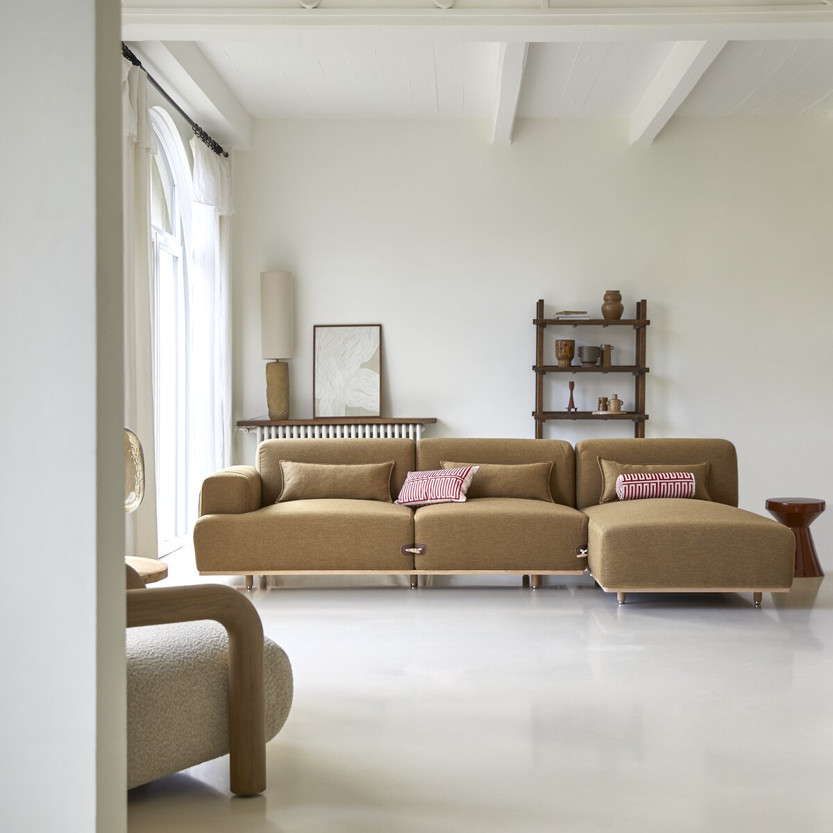 Duffle - Divano angolare destro in tessuto marrone e rovere 295 x 170 cm Duffle - Divano angolare destro in tessuto marrone e rovere 295 x 170 cm