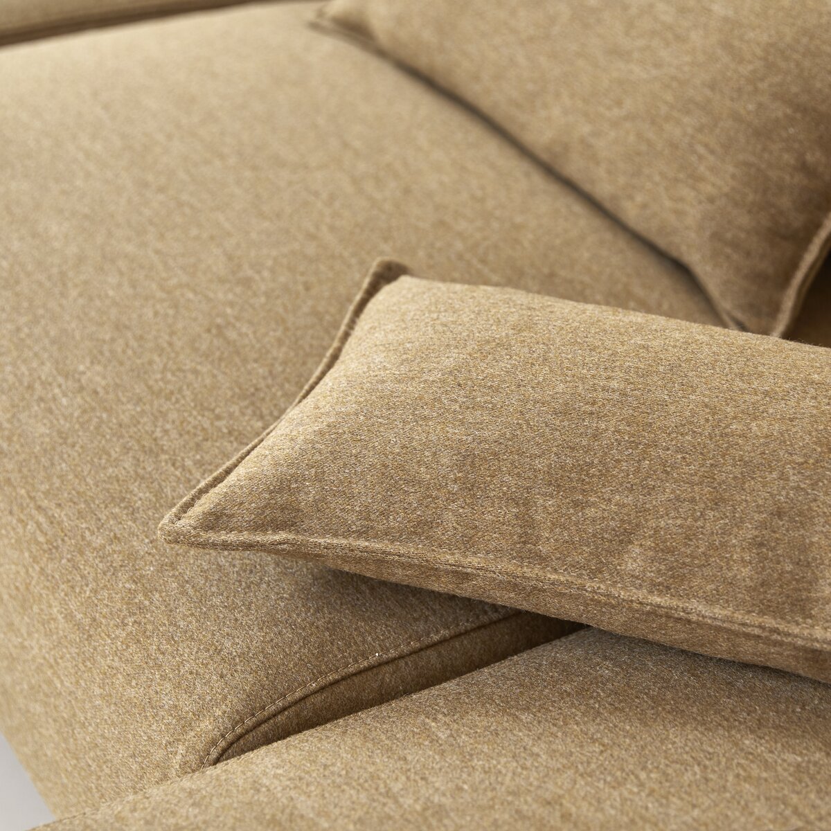 Duffle - Ecksofa mit Eckelement rechts aus braunem Stoff und Eiche 295 x 170 cm Duffle - Ecksofa mit Eckelement rechts aus braunem Stoff und Eiche 295 x 170 cm