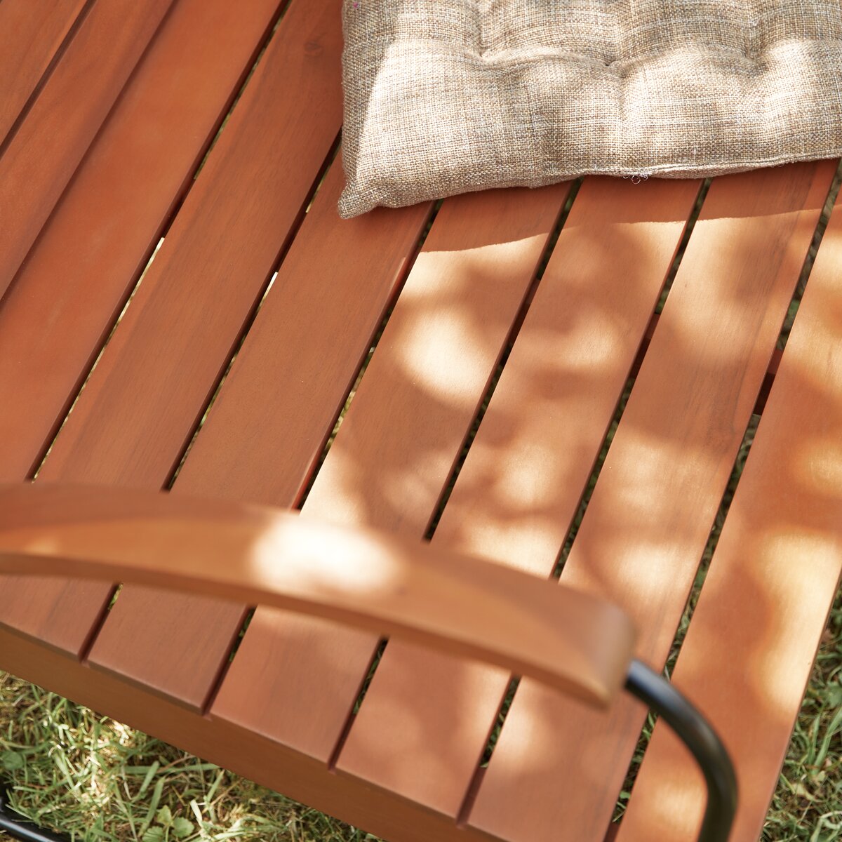 Banc de jardin en bois africain et métal noir KOBY - Bois FSC