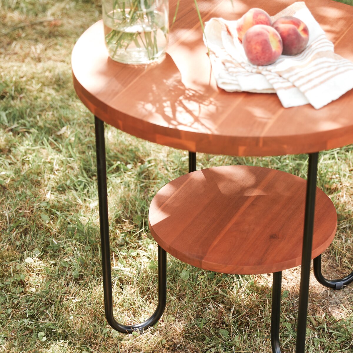 Table basse de jardin en acacia avec plateau de rangement