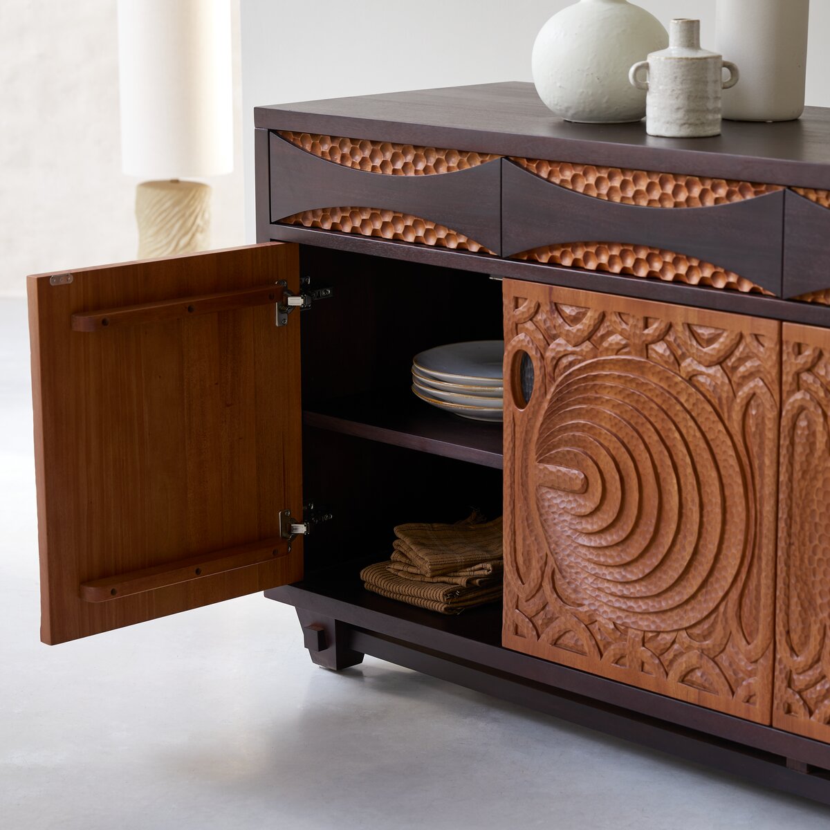 Frida - Buffet en acajou massif 180 cm Frida - Buffet en acajou massif 180 cm