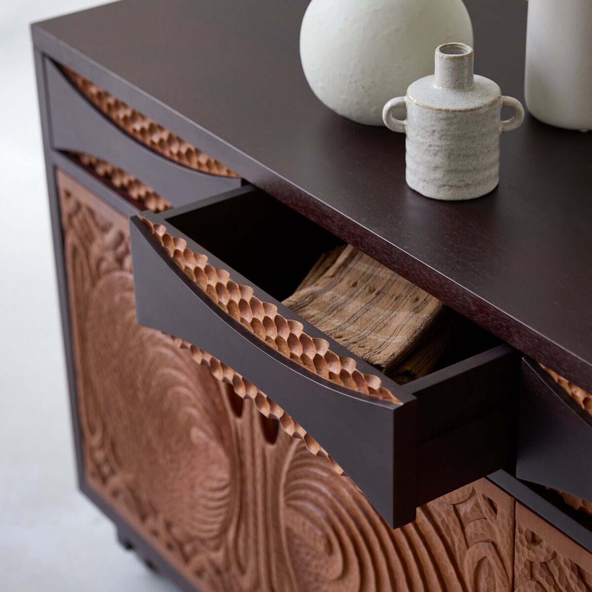 Frida - Buffet en acajou massif 180 cm Frida - Buffet en acajou massif 180 cm