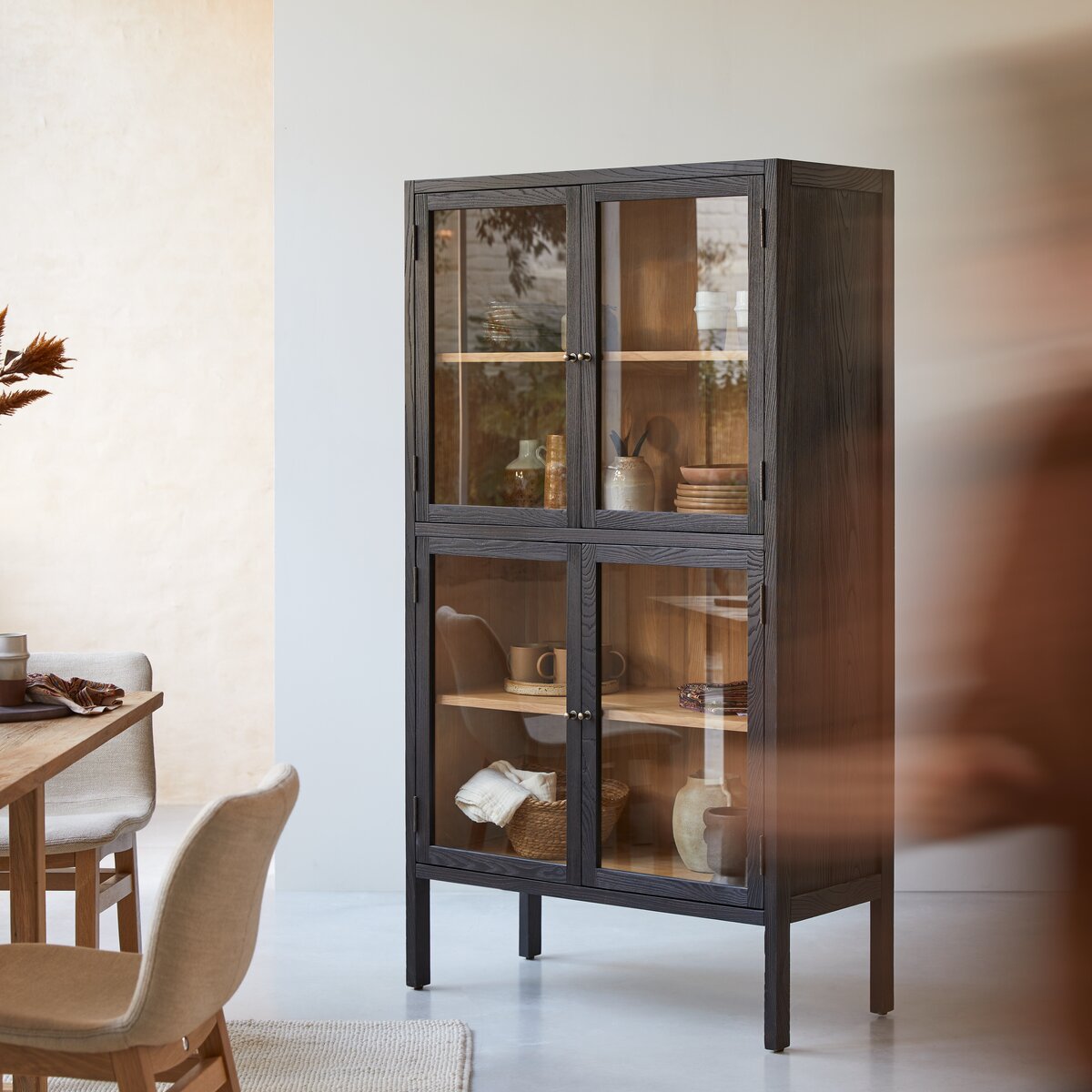 Carmen - Credenza con piattaia in frassino massello Carmen - Credenza con piattaia in frassino massello
