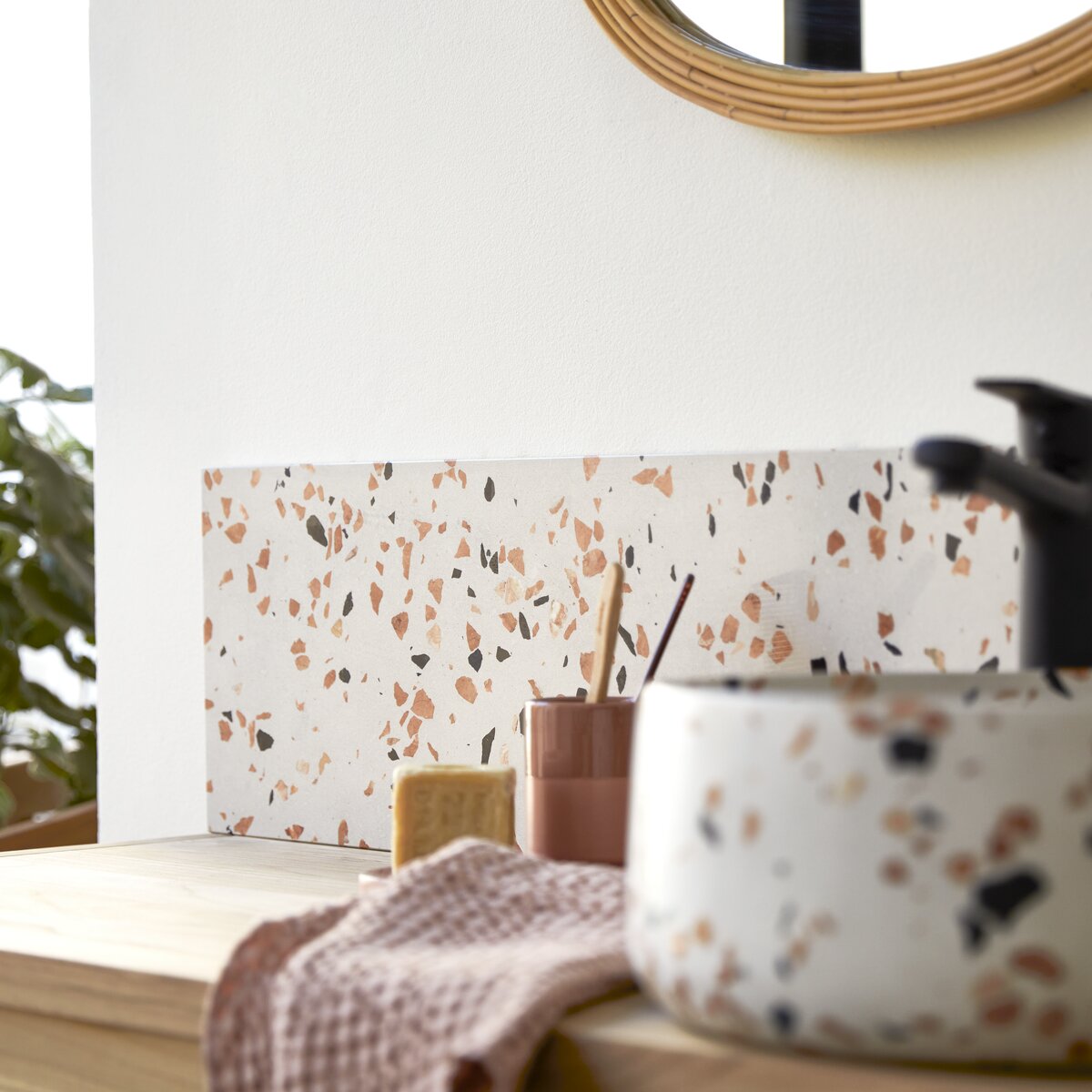 Ava - Fliesenspiegel aus Premium-Terrazzo Brown 100 cm Ava - Fliesenspiegel aus Premium-Terrazzo Brown 100 cm
