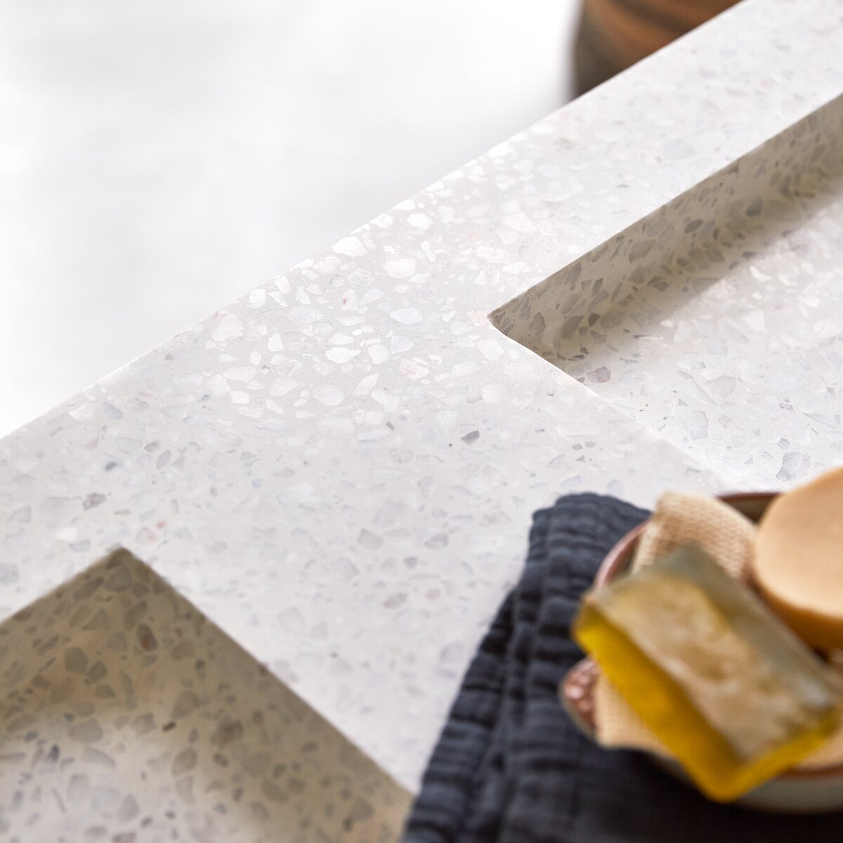 Nova - Meuble Salle de Bain en chêne massif et terrazzo premium Moon 120 cm Nova - Meuble Salle de Bain en chêne massif et terrazzo premium Moon 120 cm