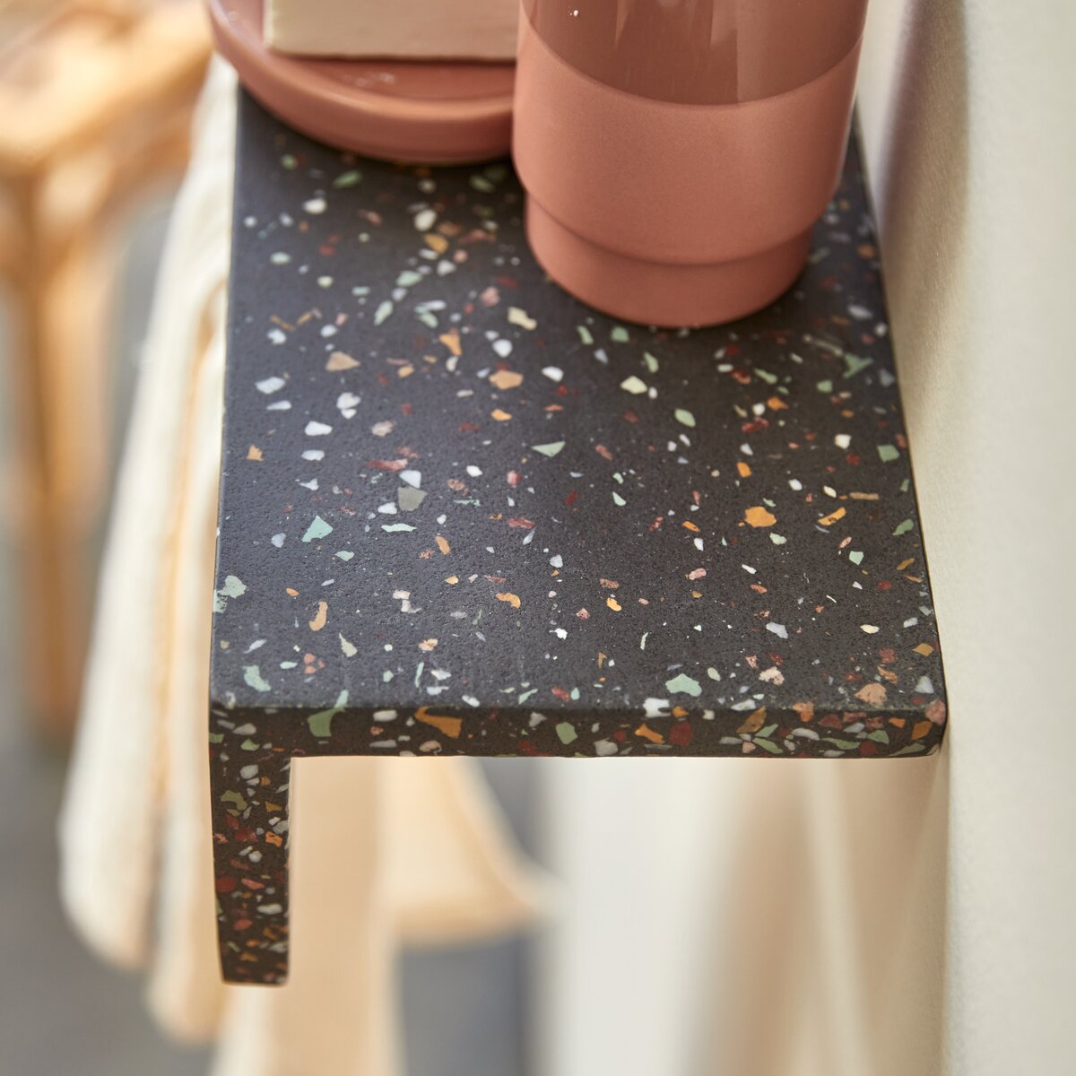 Clea - Porte serviette mural en terrazzo confetti Clea - Porte serviette mural en terrazzo confetti