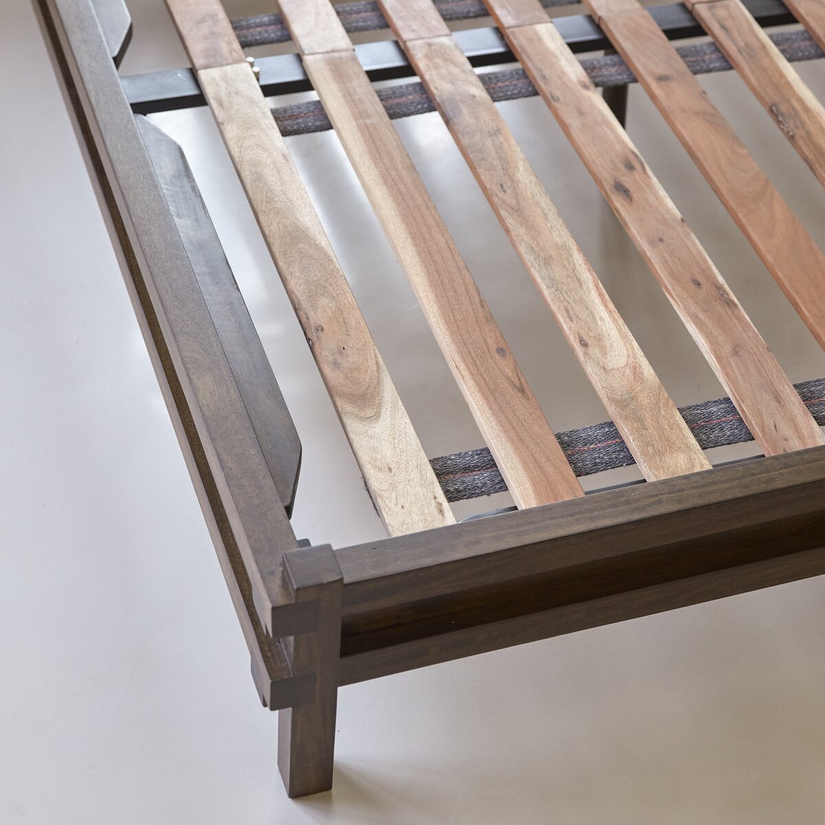 Arko - Lit en manguier massif 160 x200 cm Arko - Lit en manguier massif 160 x200 cm