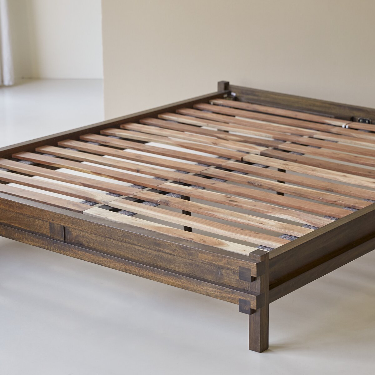 Arko - Lit en manguier massif 160 x200 cm Arko - Lit en manguier massif 160 x200 cm