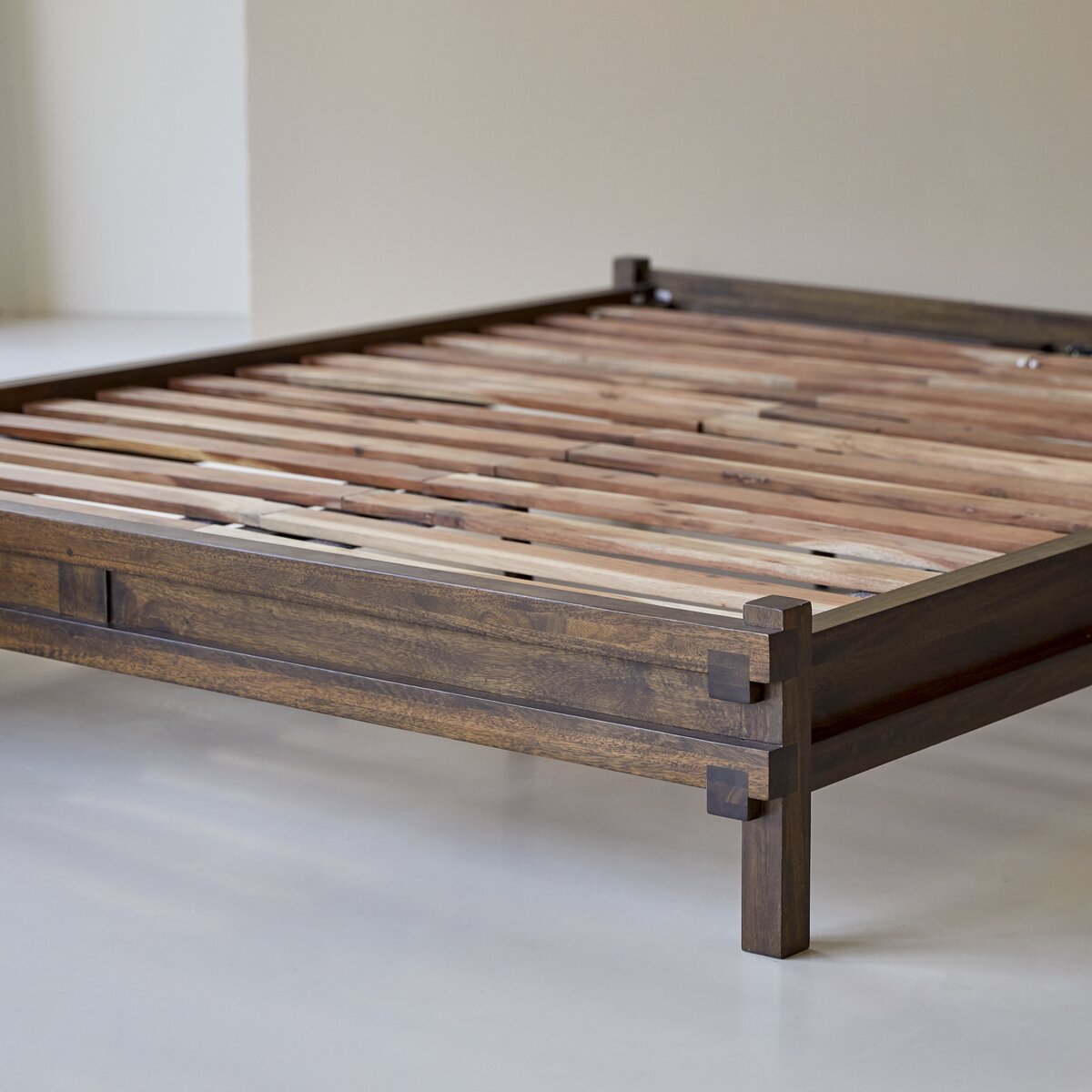 Arko - Lit en manguier massif 160 x200 cm Arko - Lit en manguier massif 160 x200 cm