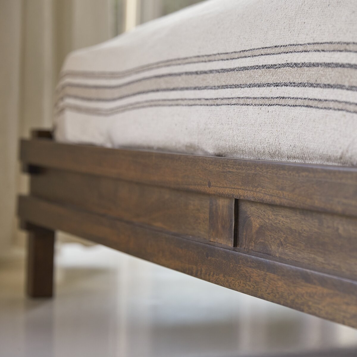 Arko - Lit en manguier massif 160 x200 cm Arko - Lit en manguier massif 160 x200 cm