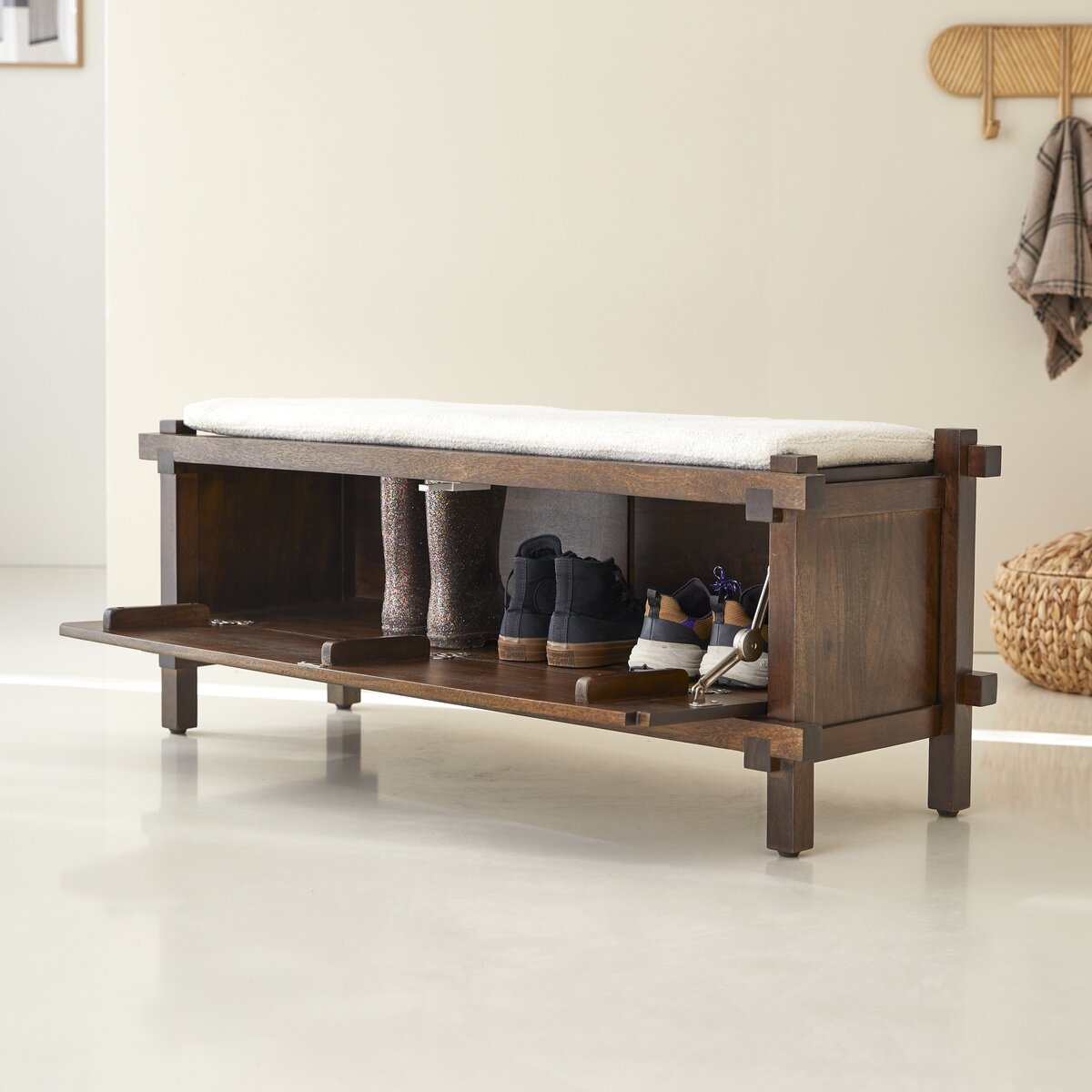 Arko - Mueble zapatero de madera maciza de mango Arko - Mueble zapatero de madera maciza de mango