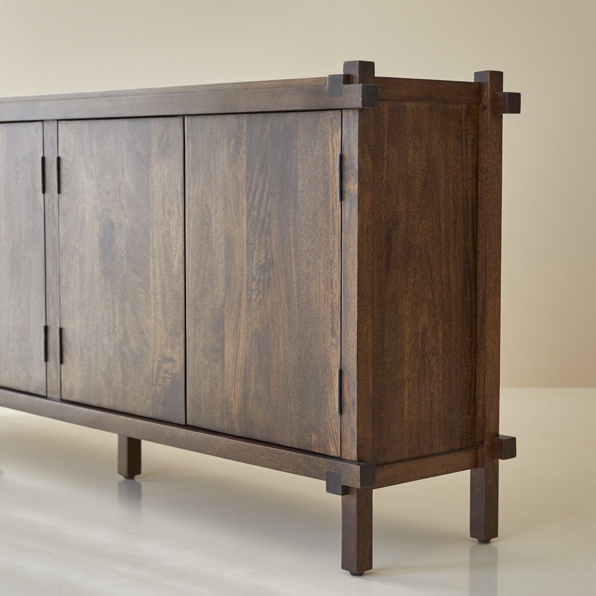 Arko - Buffet en manguier massif 190 cm Arko - Buffet en manguier massif 190 cm