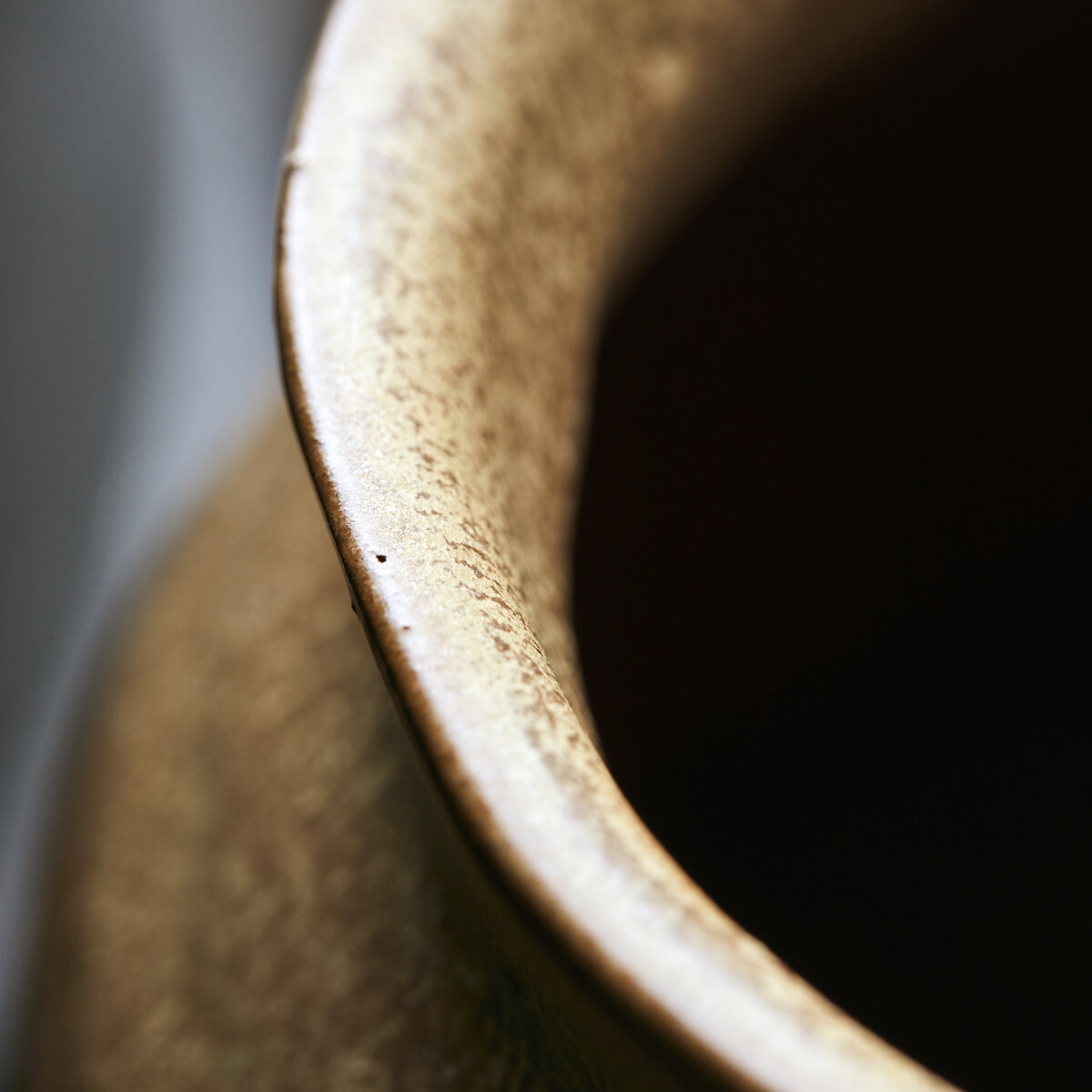 Juno - Vase en argile, camel, 19 cm Juno - Vase en argile, camel, 19 cm