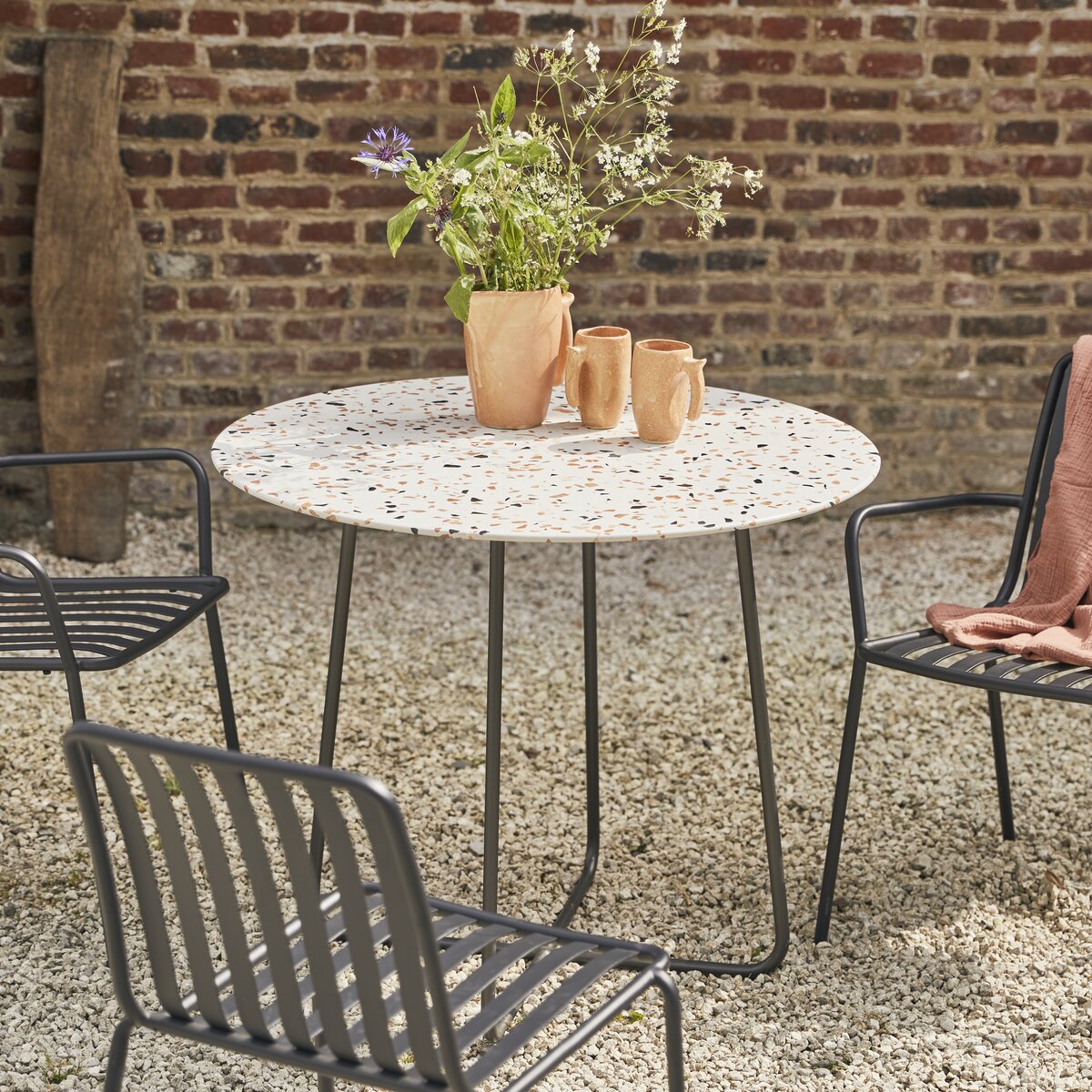 Round grey deals outdoor table