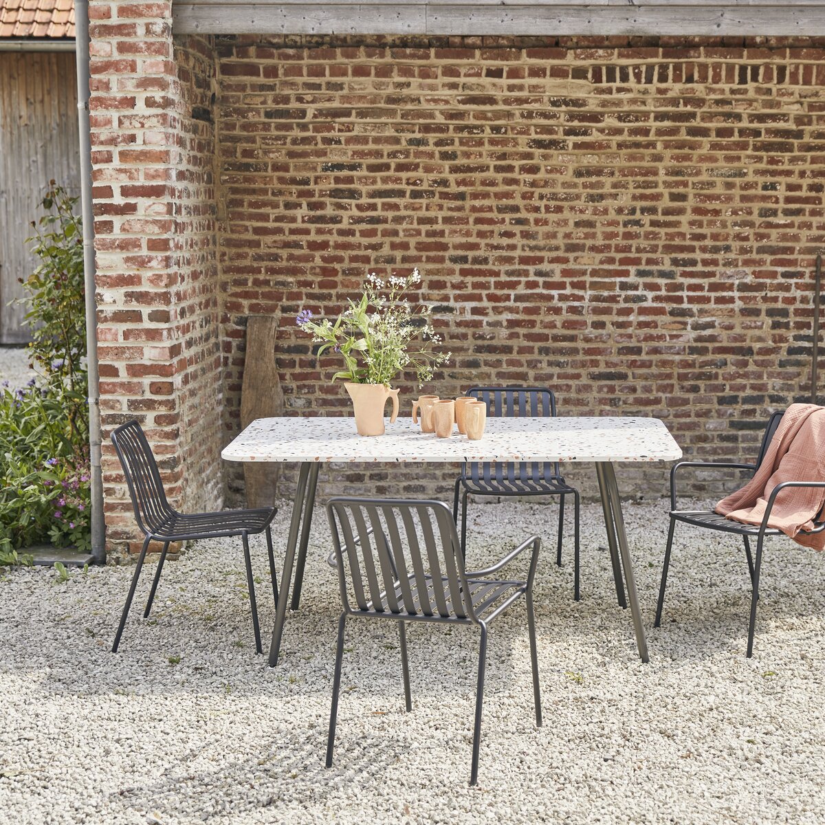 Elio - Table de jardin rectangulaire en terrazzo premium et métal brown 4/6 pers.