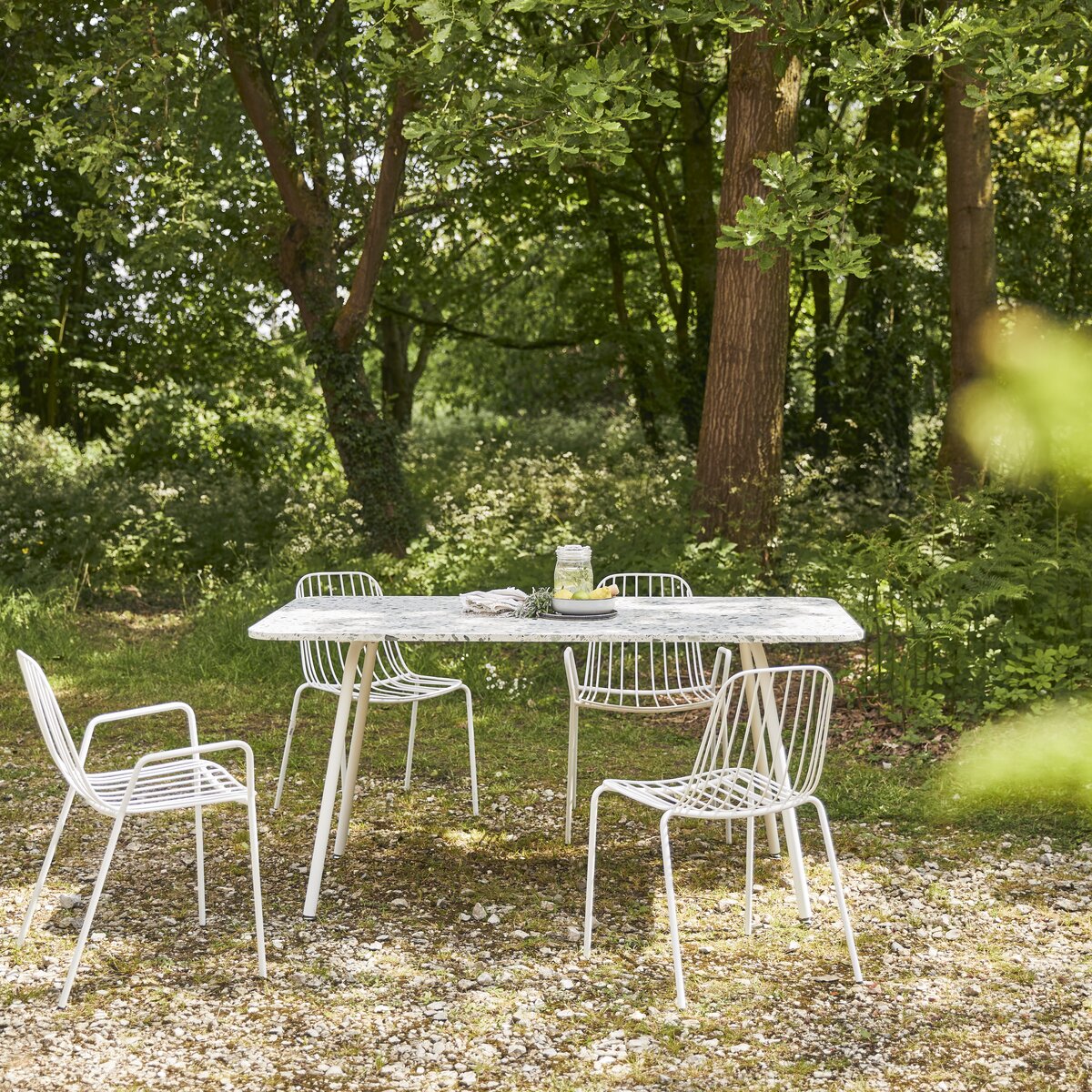 Elio - Table de jardin rectangulaire en terrazzo premium et métal green 4/6 pers. Elio - Table de jardin rectangulaire en terrazzo premium et métal green 4/6 pers.