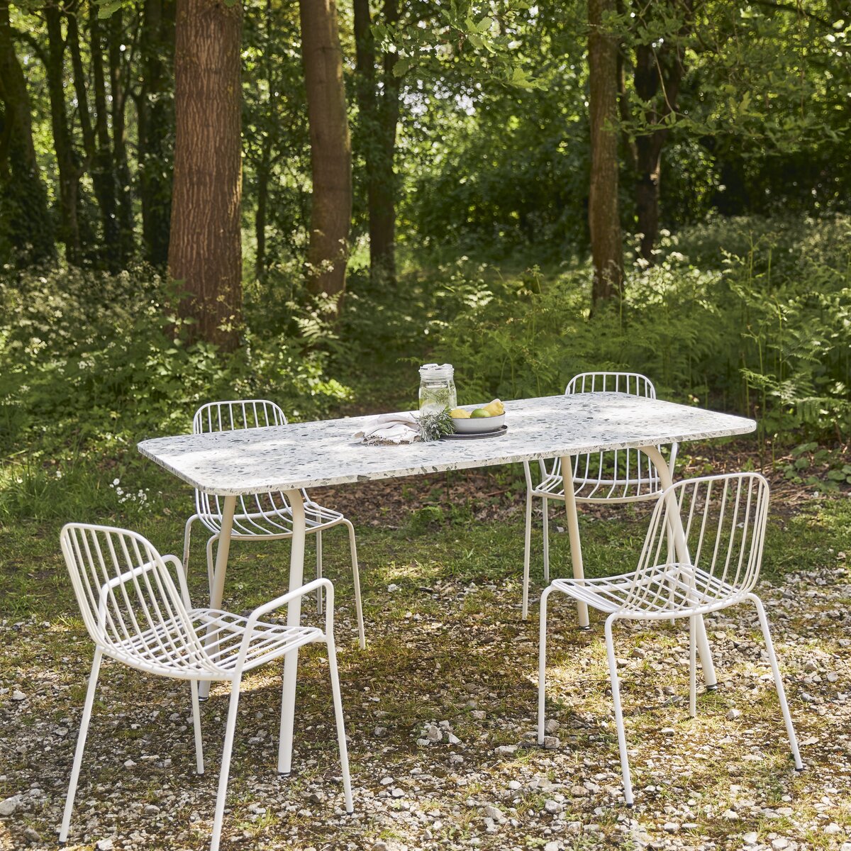 Elio - Table de jardin rectangulaire en terrazzo premium et métal green 4/6 pers. Elio - Table de jardin rectangulaire en terrazzo premium et métal green 4/6 pers.