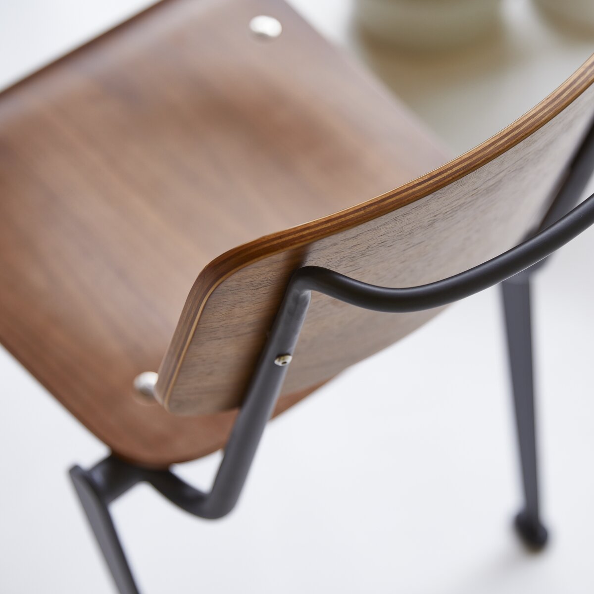 Mio - Black metal and walnut chair Mio - Black metal and walnut chair