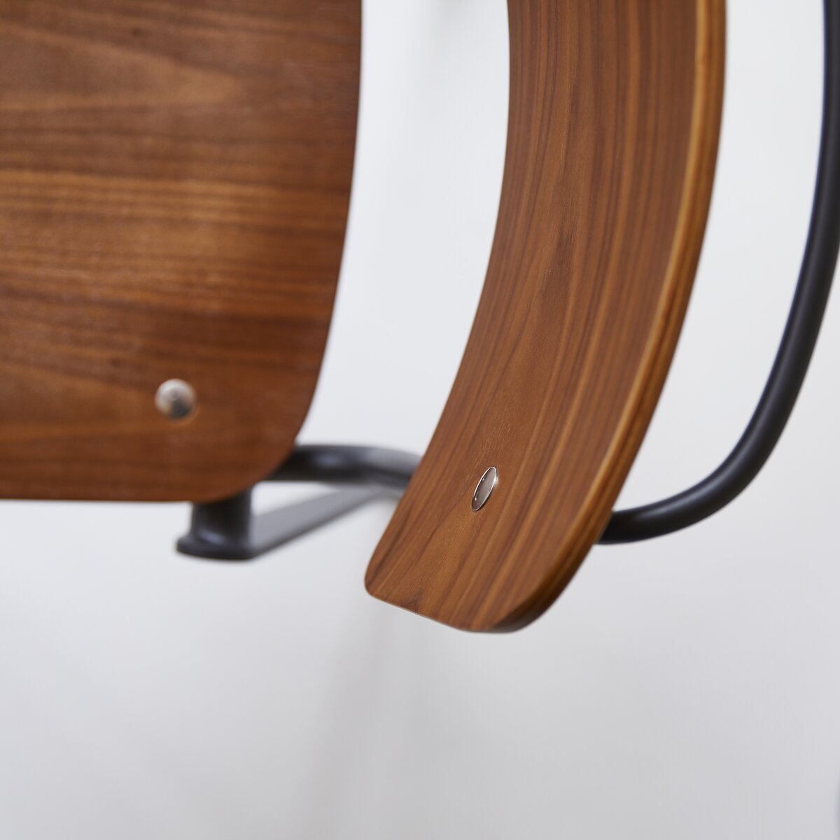 Mio - Black metal and walnut chair Mio - Black metal and walnut chair