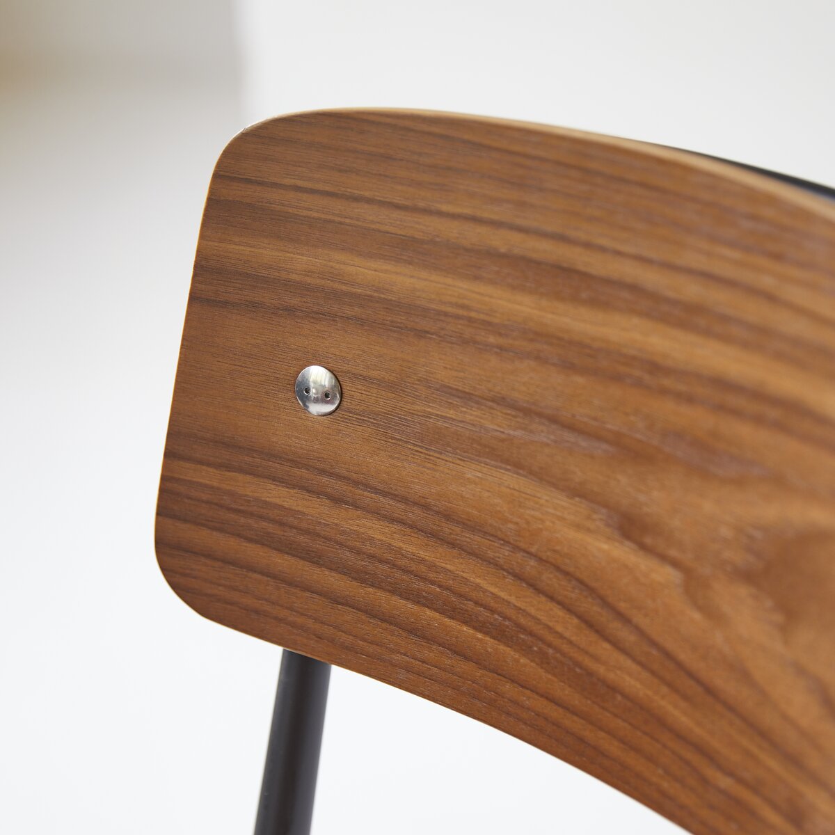 Mio - Black metal and walnut chair Mio - Black metal and walnut chair