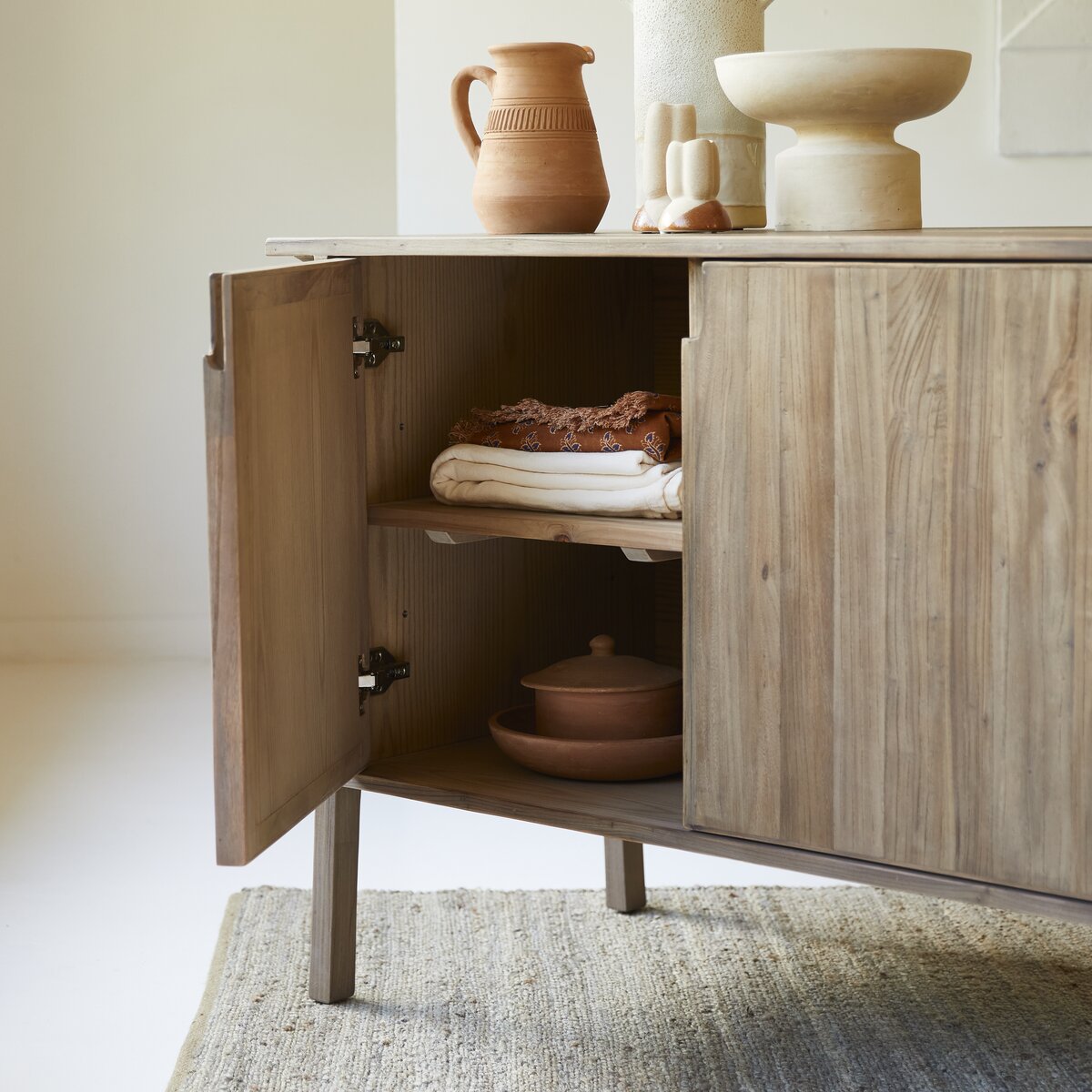 Hazel - Buffet en pin et orme massifs recyclés 155 cm Hazel - Buffet en pin et orme massifs recyclés 155 cm