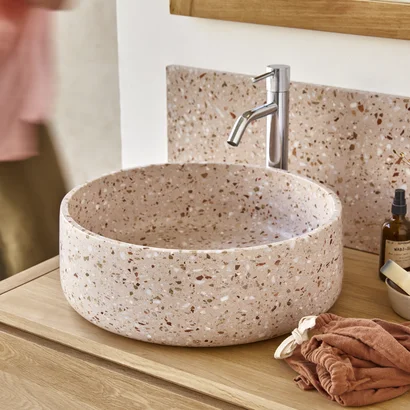 Milos - Rundes pinkfarbenes Waschbecken aus Premium-Terrazzo
