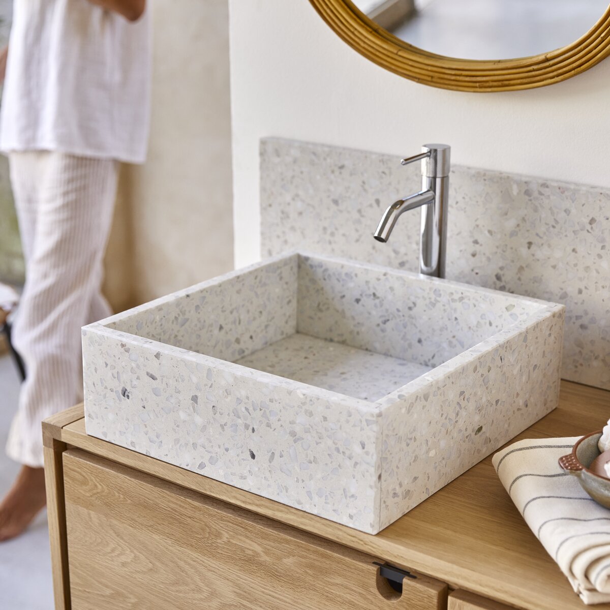 Made - Moon Square premium terrazzo Washbasin Made - Moon Square premium terrazzo Washbasin